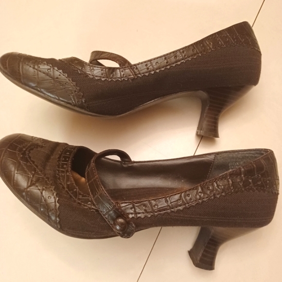 Women's Mudd Brown Dress Shoes - Picture 4 of 12